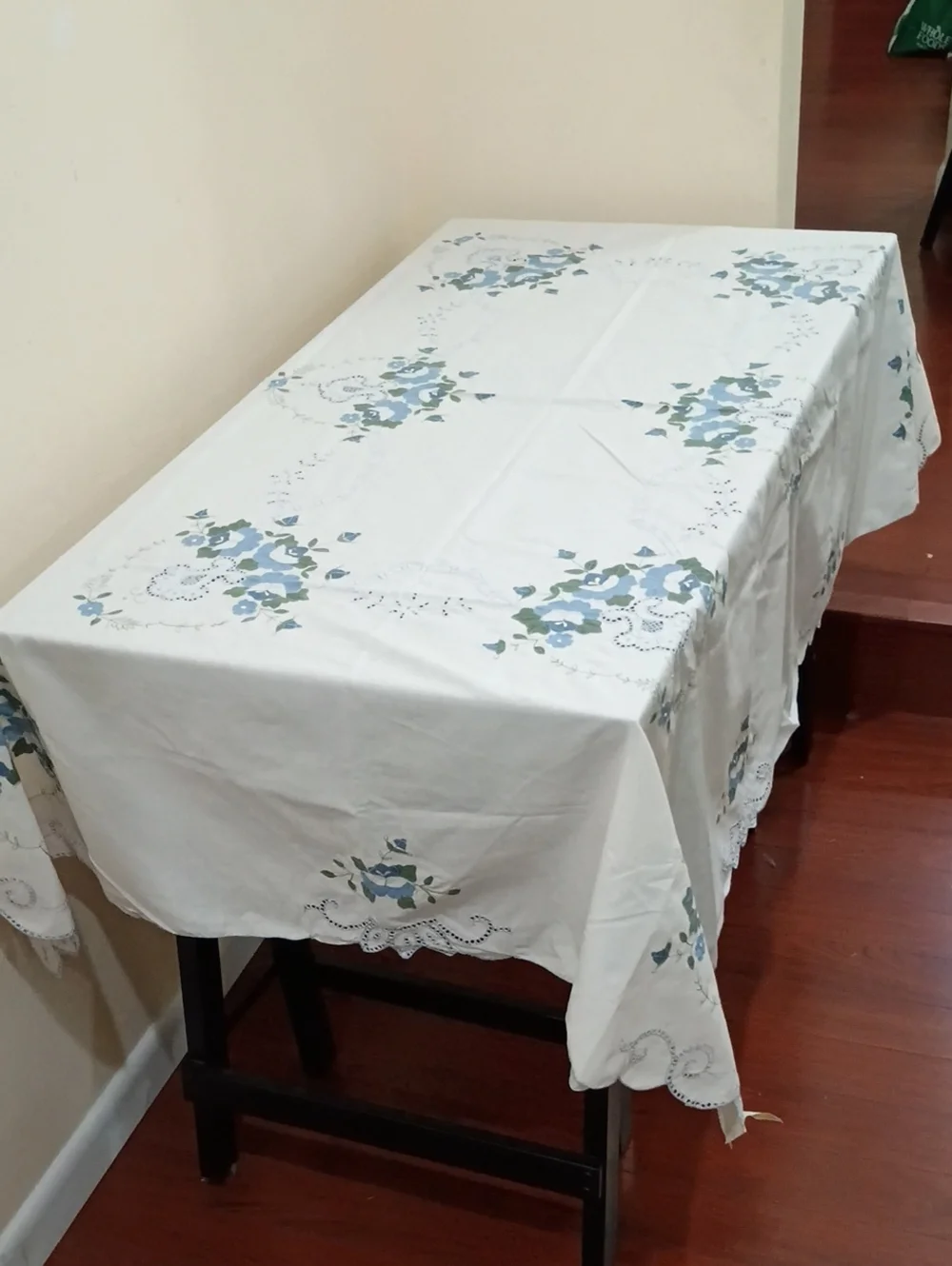 Embroidered White Floral Rectangular Tablecloth, 54